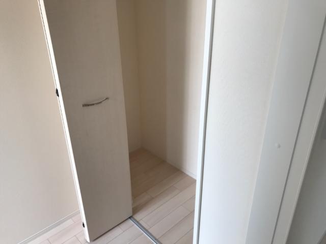 ＣＯＲＮＩＯＬＯ （コルニオーロ）102号室 クローゼット