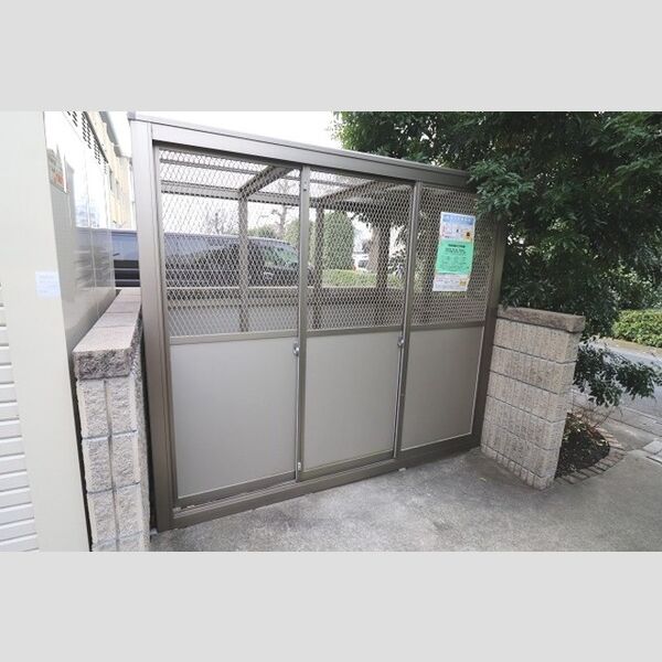 ロイヤルローズ307号室 専用ゴミ置き場