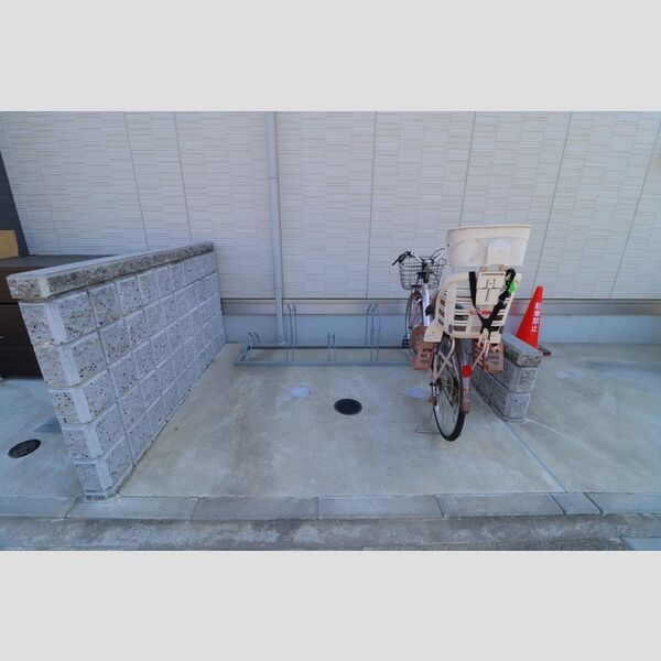 コンフォール セイワ 駐輪場