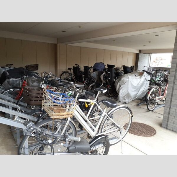 ベルサンモール702号室 駐輪場