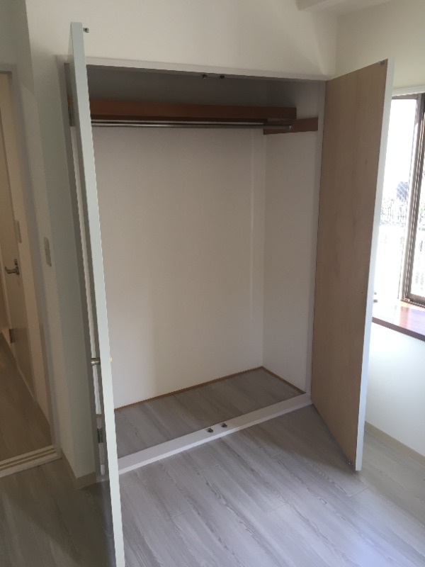 Moonshiny参番館 玄関