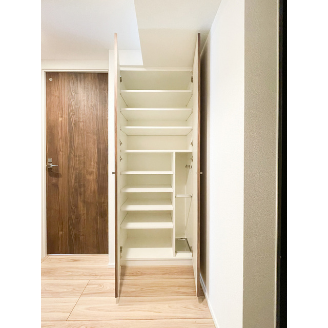 オーパスホームズ大泉学園Ⅰ0901号室 靴箱