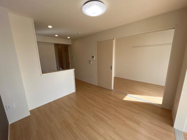 ブルー　スカイ（BLUE SKY）105号室 リビング