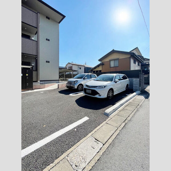 ラフィーネⅡ 駐車場