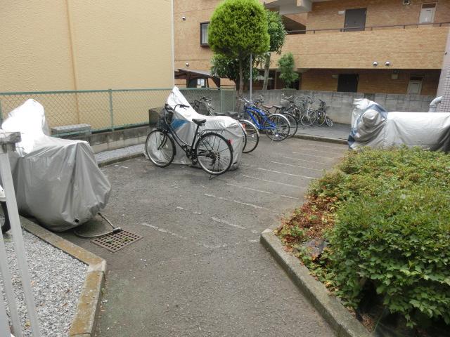 フェイマス富藤3階 駐車場