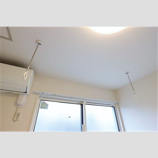 オークツリー306号室 室内物干し