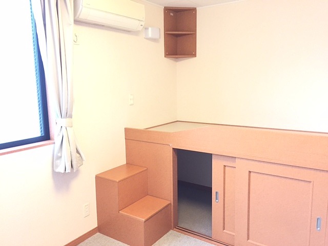 レオパレスフローラル北美町 内観