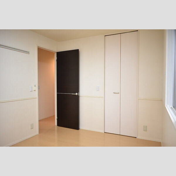 エミール　Ⅲ 洋室