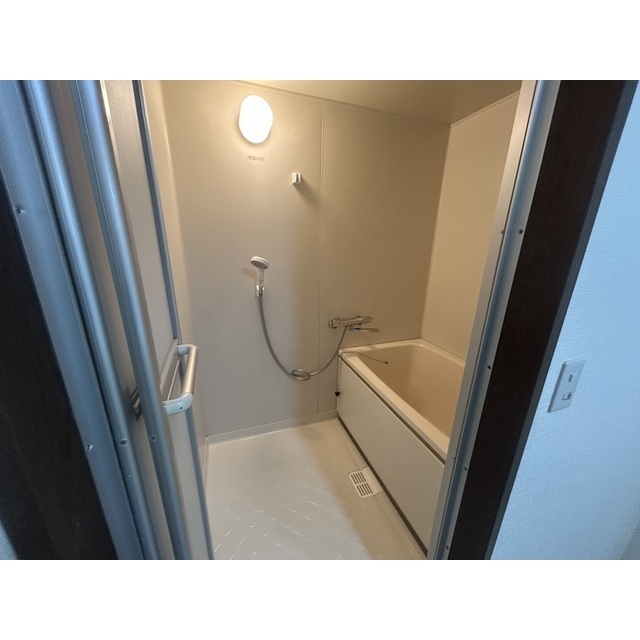 グランデュール瀬戸岡202号室 お風呂