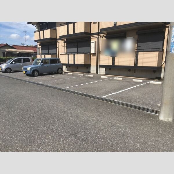 エイトフレア君塚 駐車場