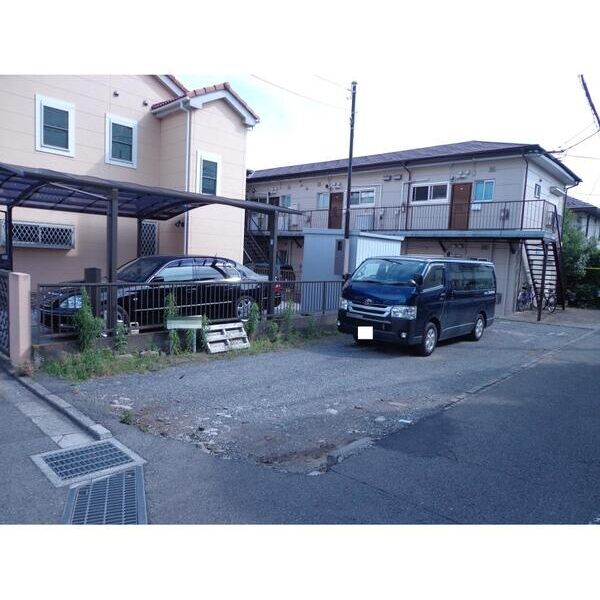 コーポ谷上 駐車場