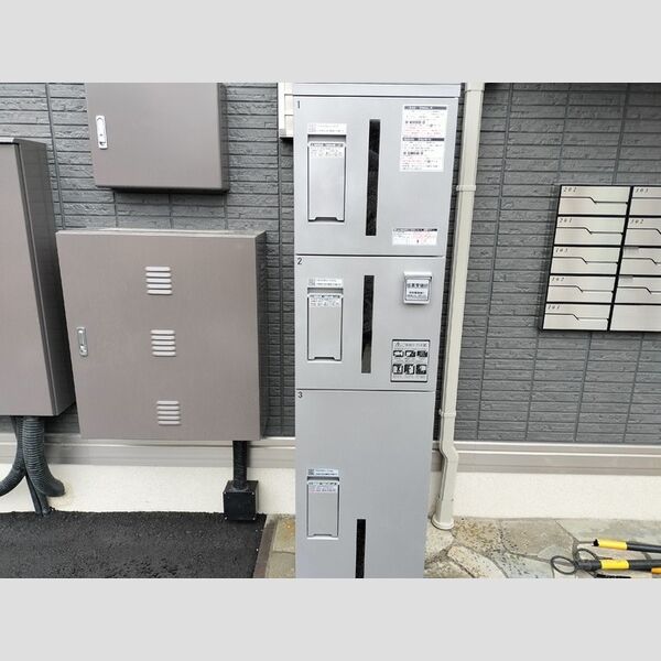 アマービレ成田302号室 宅配ボックス