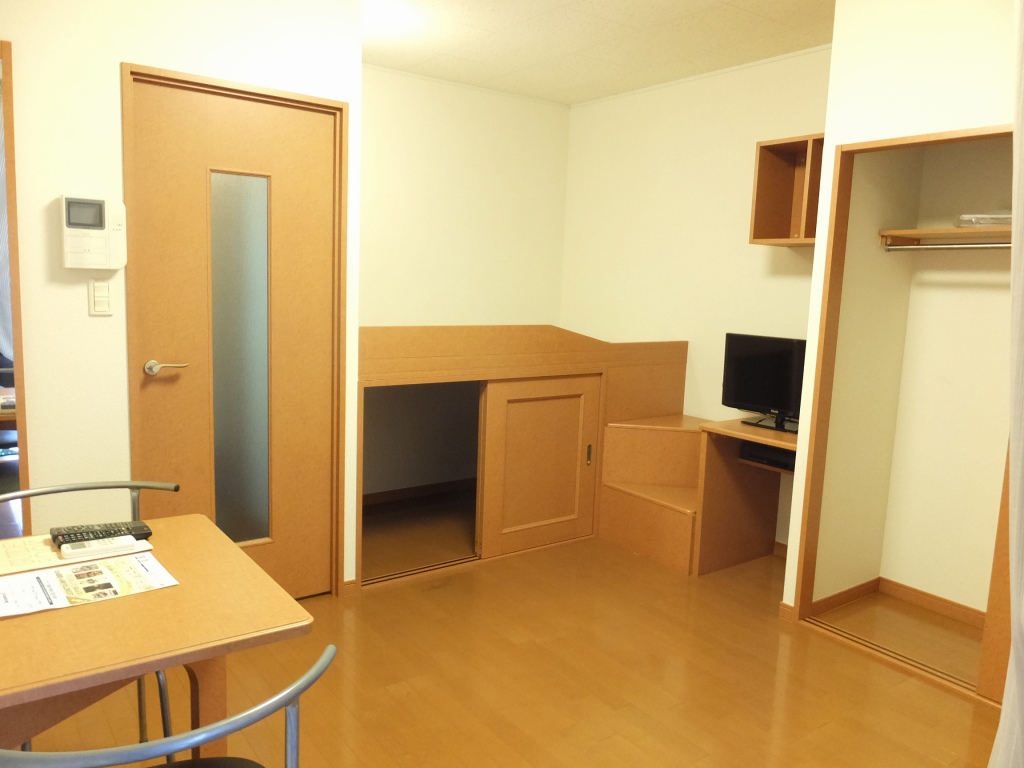 レオパレス本町 家具家電設置済みのお部屋です。