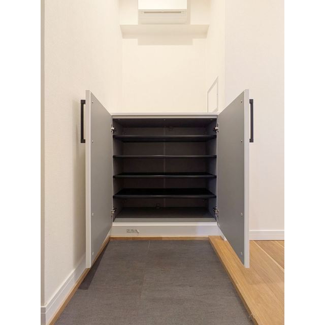 オーパスホームズ八丁堀0601号室 靴箱