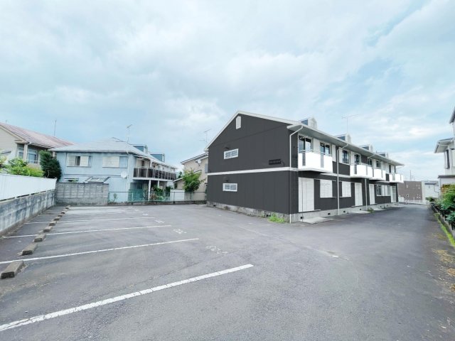 オレンジヒルズ101号室 駐車場