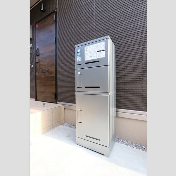 ラシーヌB 宅配ボックス