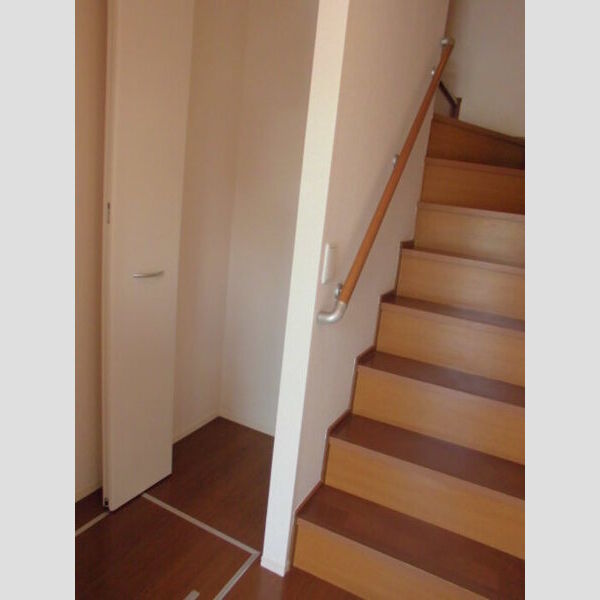 グレイスコート206号室 物入/階段