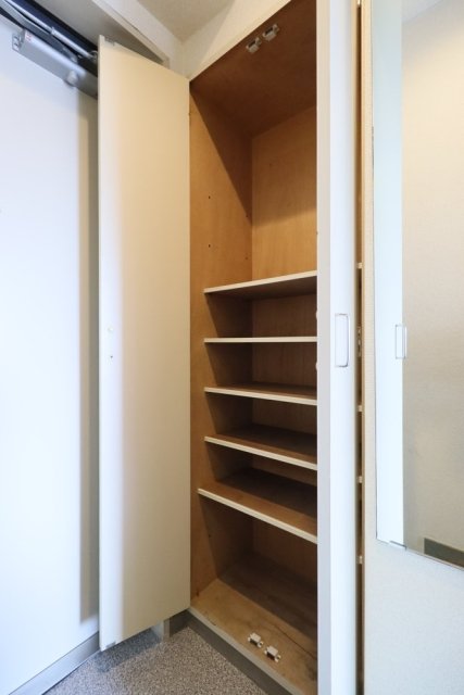 ライオンズマンション三軒茶屋第６ 靴入