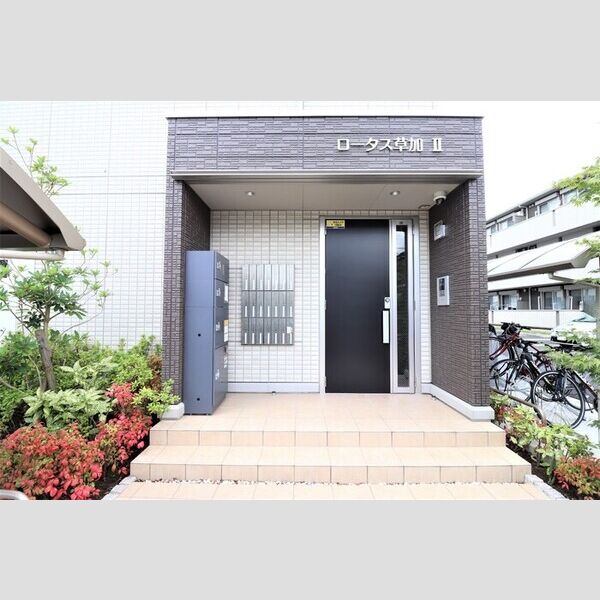ロータス草加　Ⅱ エントランス