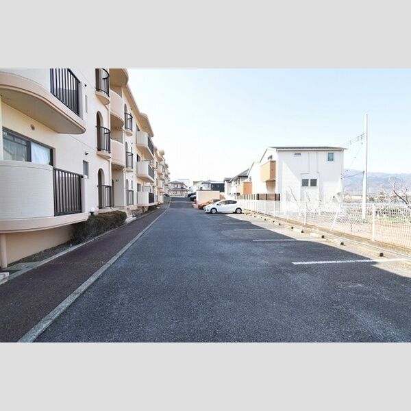 ハビテーションWADAⅡ 駐車場