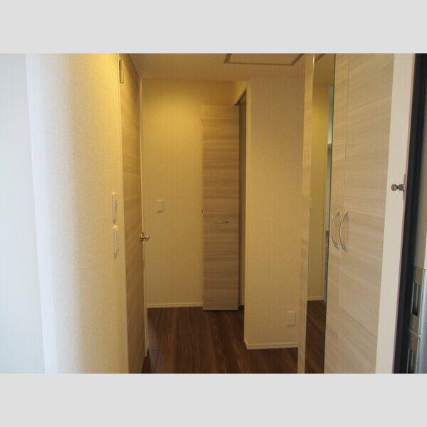 D-ROOM　IGODAI305号室 玄関