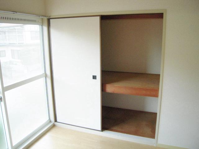 ヒルズ・フジサワ1階 収納