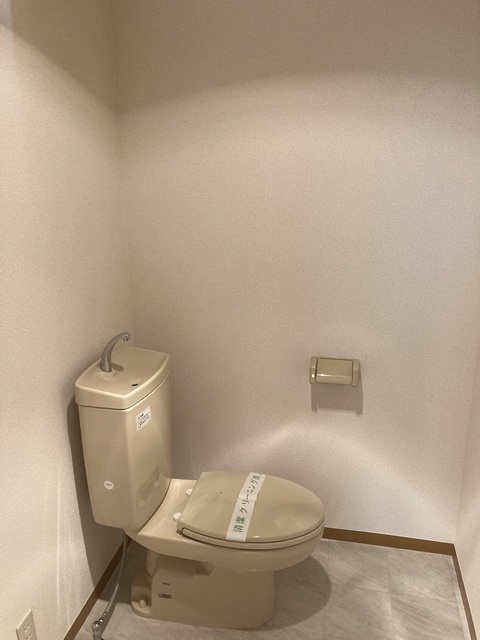 ビーハイヴ0102号室 トイレ