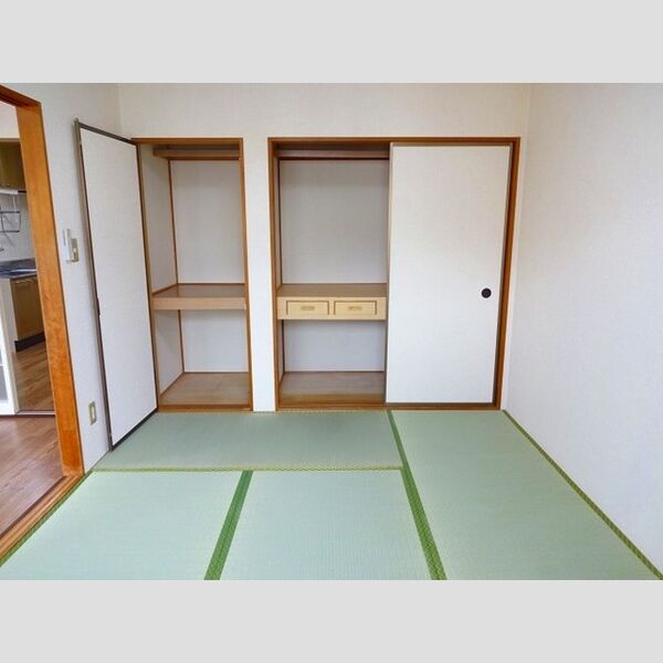 リヴェール木更津 物入れ