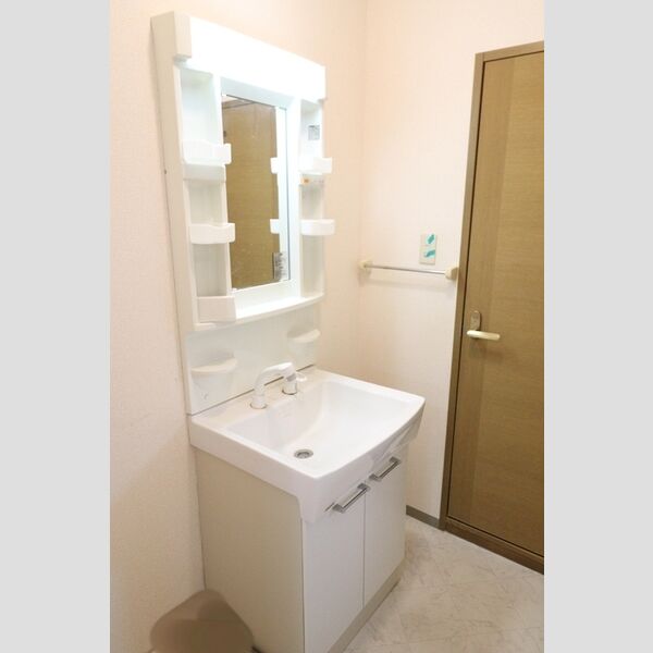 コンフォール 洗面化粧台(リフォーム前)