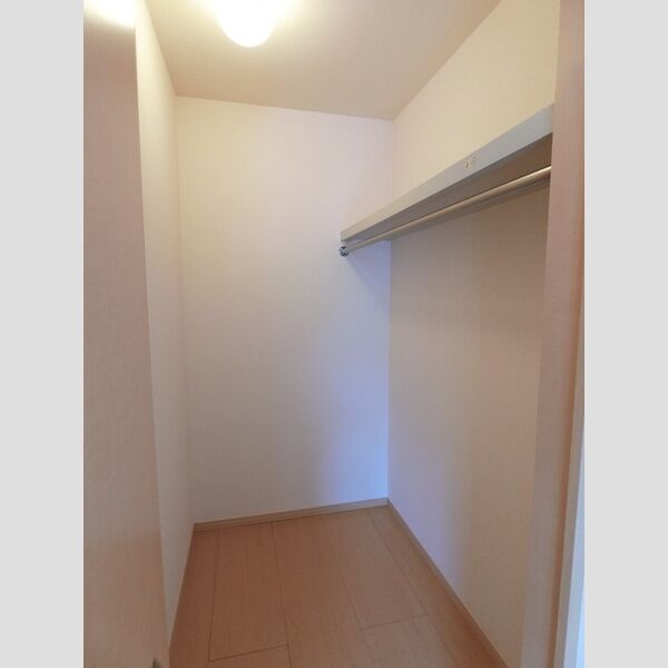 ドエルウエスト ウォークインクローゼット