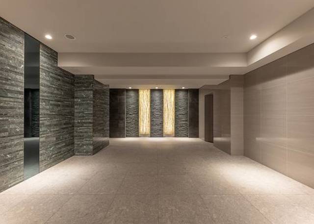 グランド・ガーラ横浜大口2階 落ち着いたロビーです