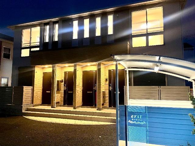 エールスト 外観写真（夜）