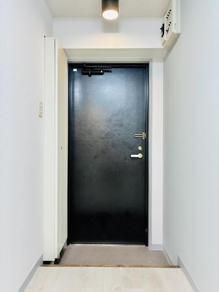 リシェス明大前 玄関