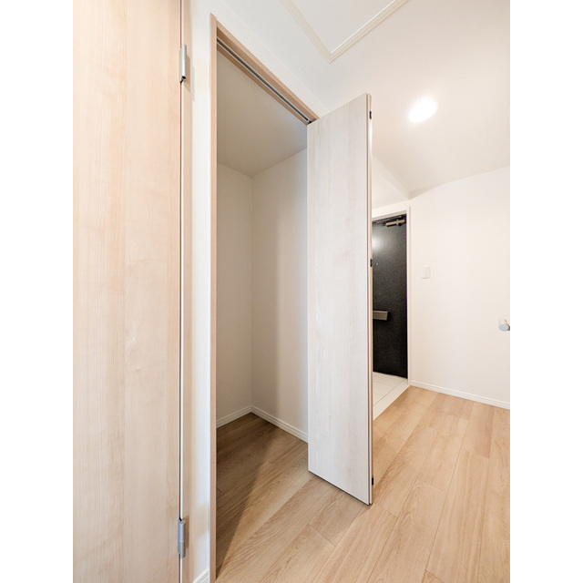 オーパスホームズ白山0502号室 内観