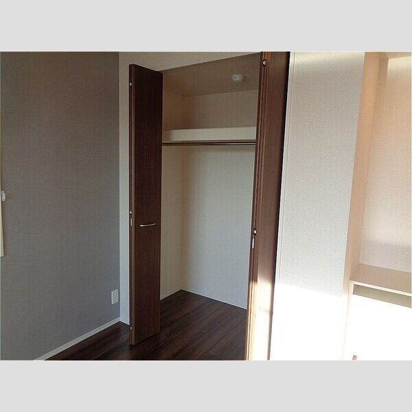 フランボワーズ中島210号室 収納