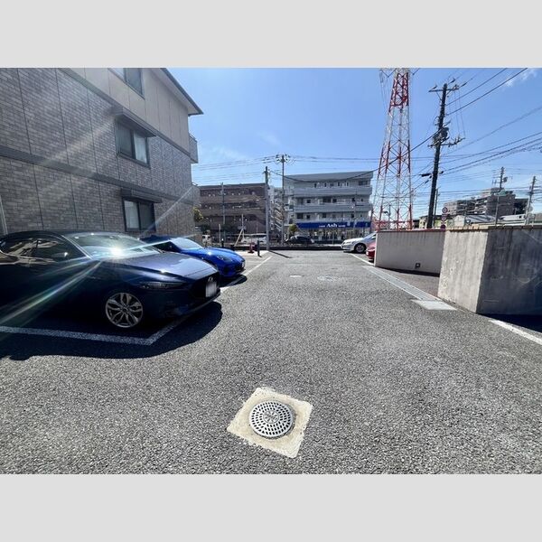 クレインコート　弐番館 駐車場