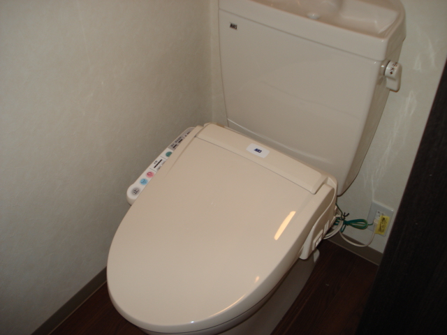 コンフォートレジデンス103号室 シャワー付きトイレ