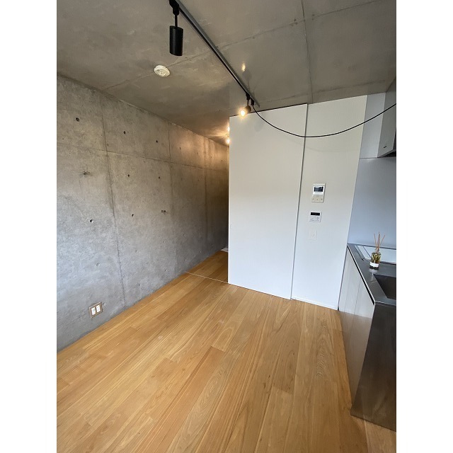 PASEO SANGENJAYA EAST WEST 内観