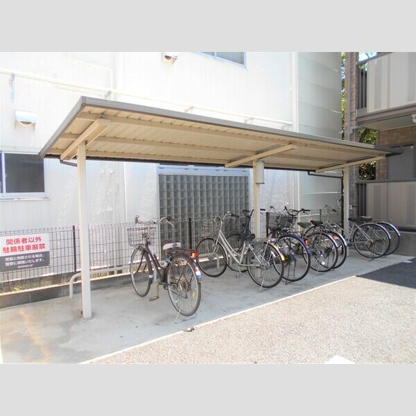 グリーンビジョン103号室 駐輪場