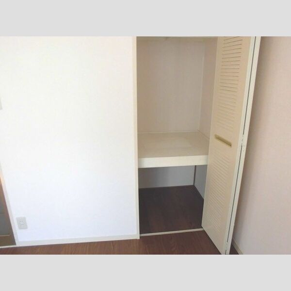 グランディール富士　Ⅰ 洋室　物入