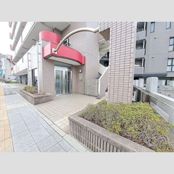 ルネス・カリヨン エントランス