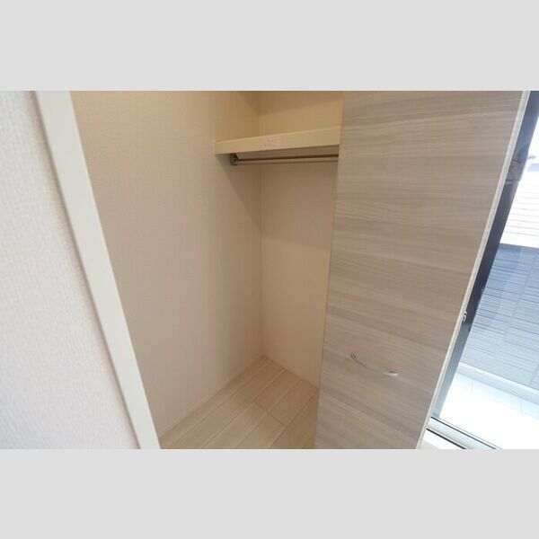 D Paina 宿河原七丁目 洋室内の収納