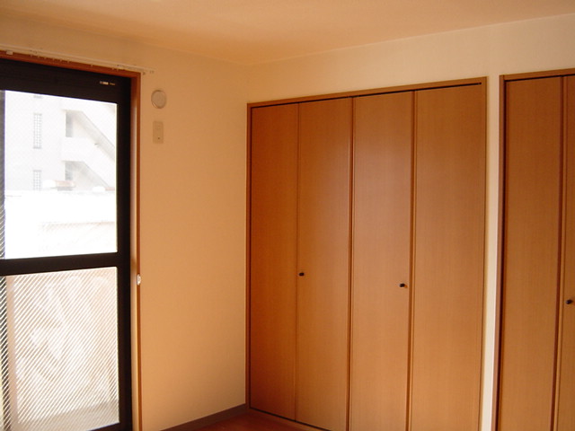 サンヒルズ 洋室