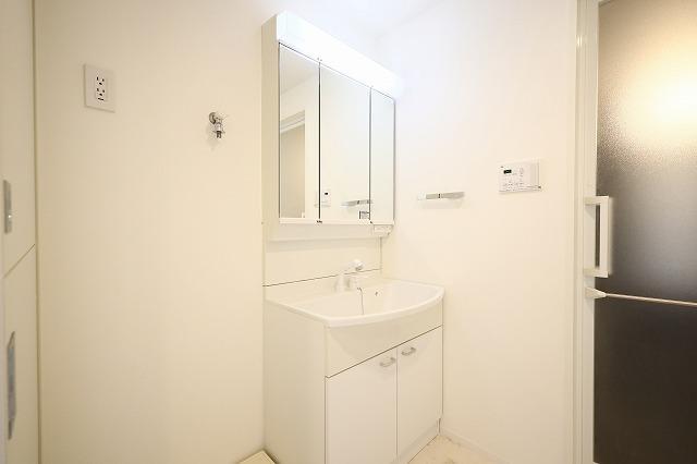 ・レオーネ南千住Ⅱ11階 洗面所
