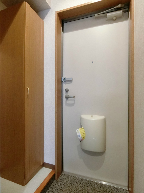 リリックコートM1階 玄関