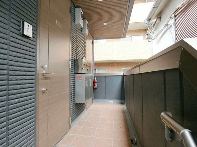 ロイストンタロ0101号室 ロビー