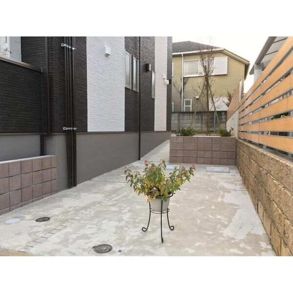 ブライトンテラス荻窪102号室 駐車場