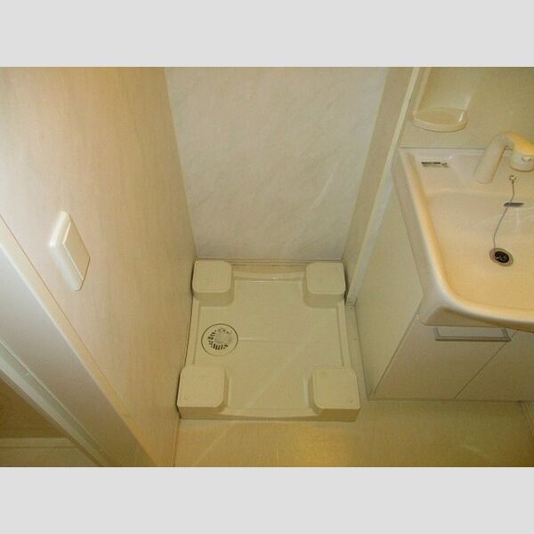 メゾンソレイユ102号室 洗濯機置き場