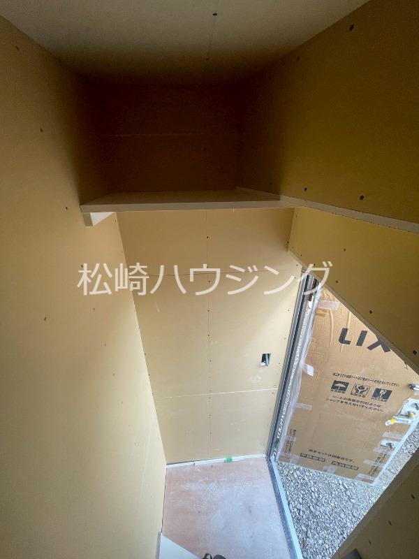 AW中野松が丘2階 玄関