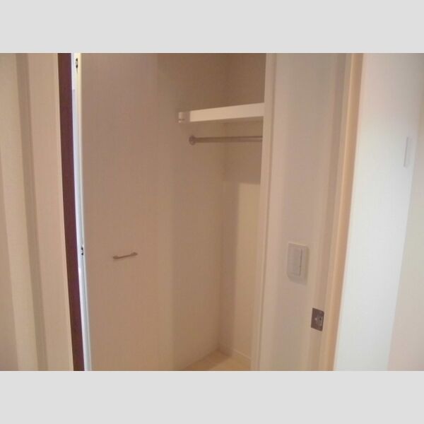 PLUM　VILLAGE205号室 洋室8.3帖　クローゼット